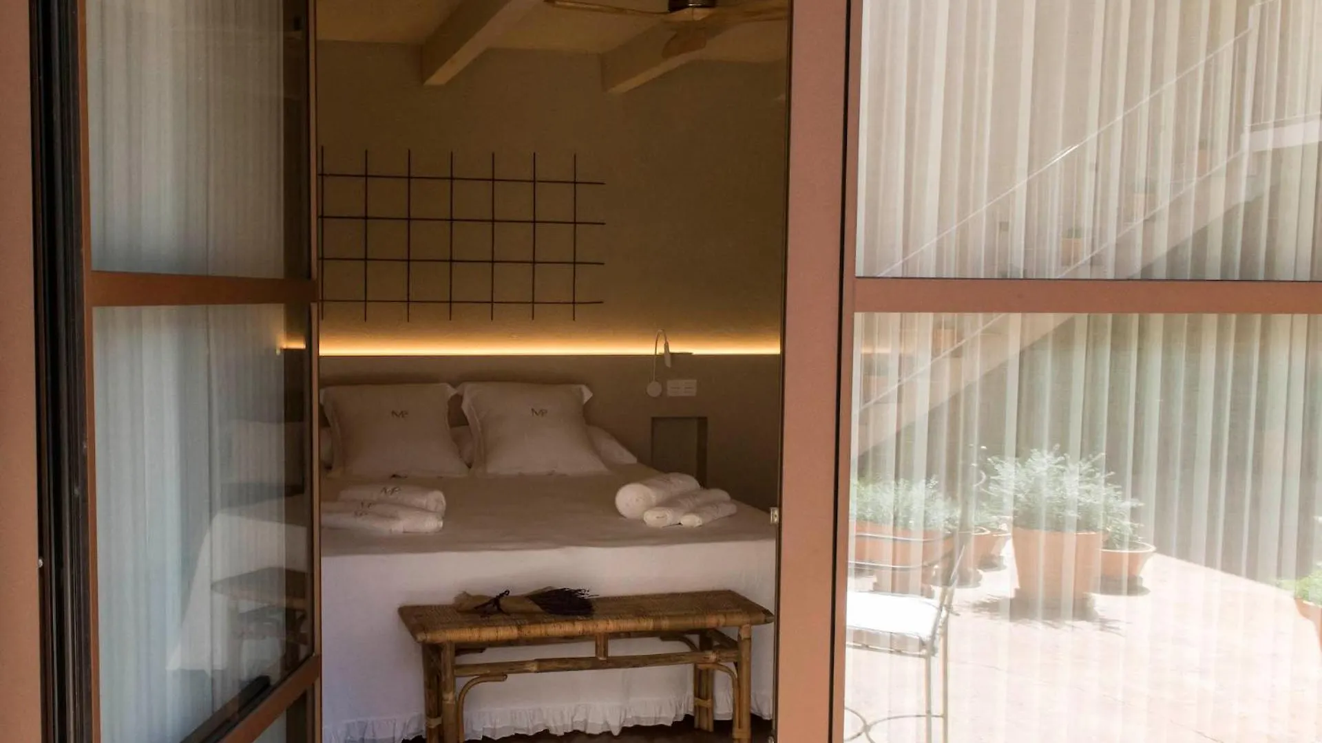 Bed & Breakfast Mas Pla Bed and Breakfast Riudellots de la Selva Spanje